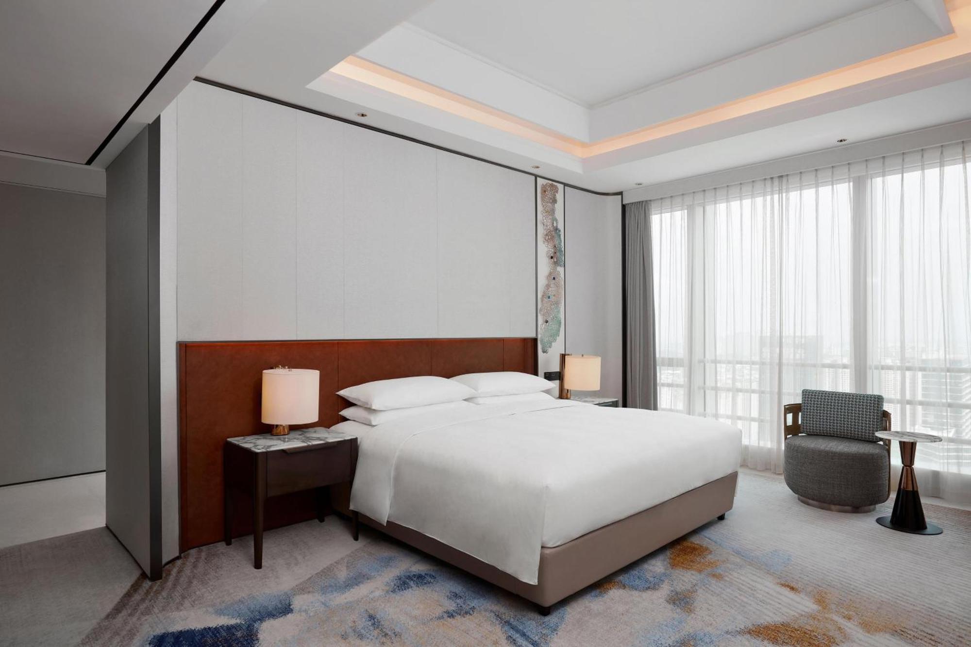 Отель Sheraton Guangzhou Panyu Экстерьер фото